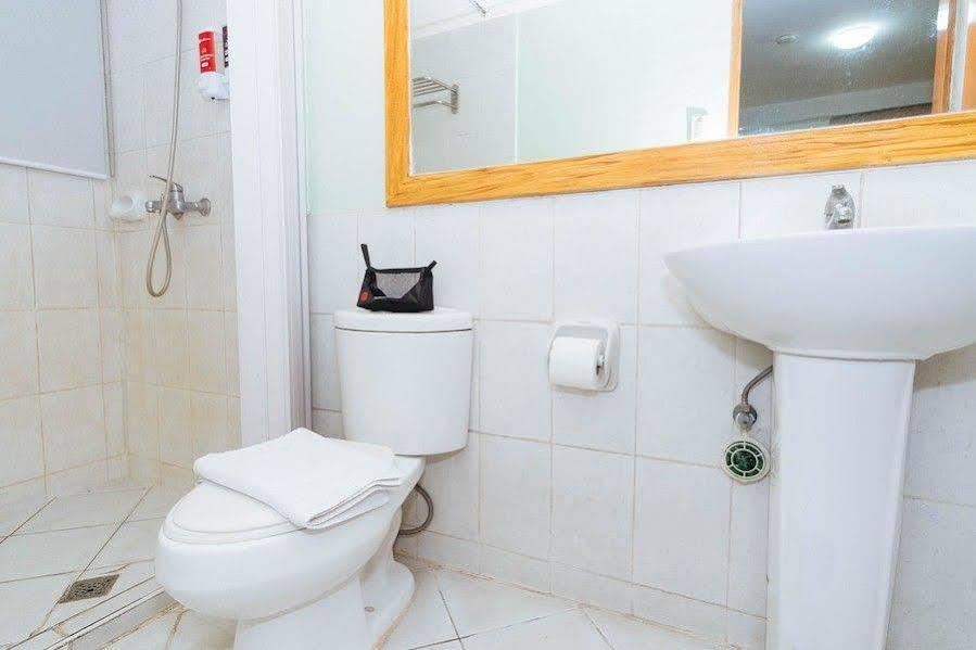 Sir William'S Hotel Quezon City Bagian luar foto
